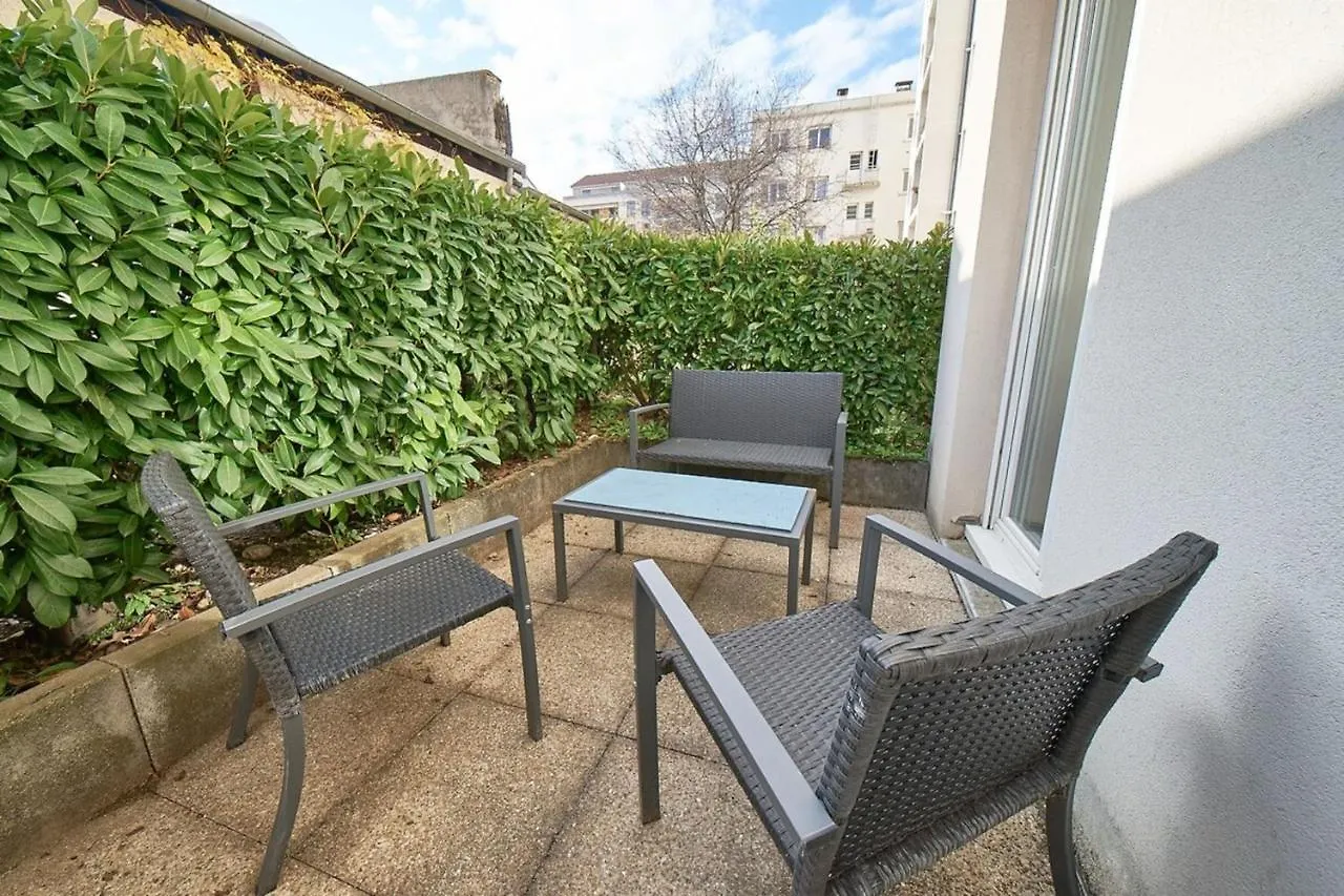 Le Petit Charial -Terrasse Privative-Part Dieu Lyon 0*,  Francia